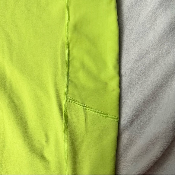 Fabletics Plus Size On-The-Go PowerHold® High-Waisted Legging in Sprout Size 3X - Picture 4 of 6